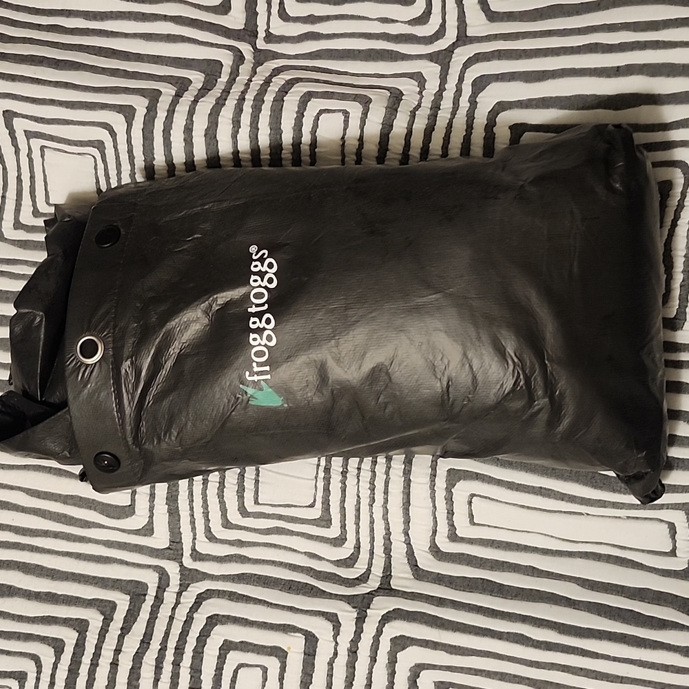 Men size XL/2XL Frog Toggs rain suite Grey